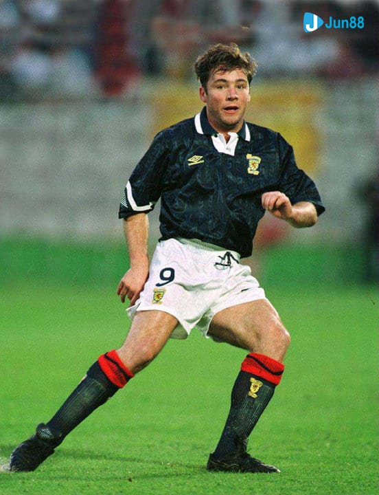 Ally McCoist và sự nghiệp lẫy lừng của huyền thoại Scotland