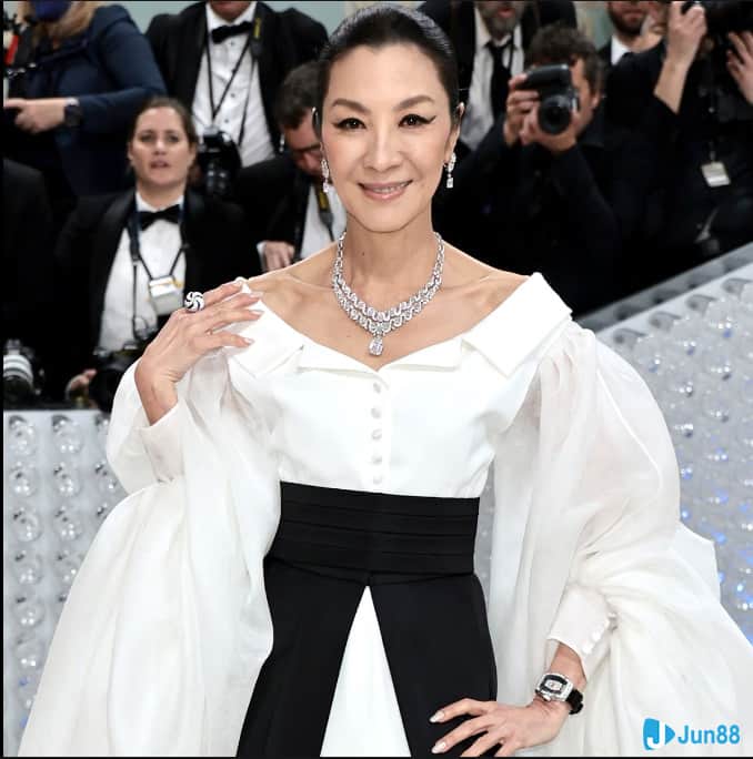 Michelle Yeoh muốn giấu danh tính phù thủy trong ‘Wicked’