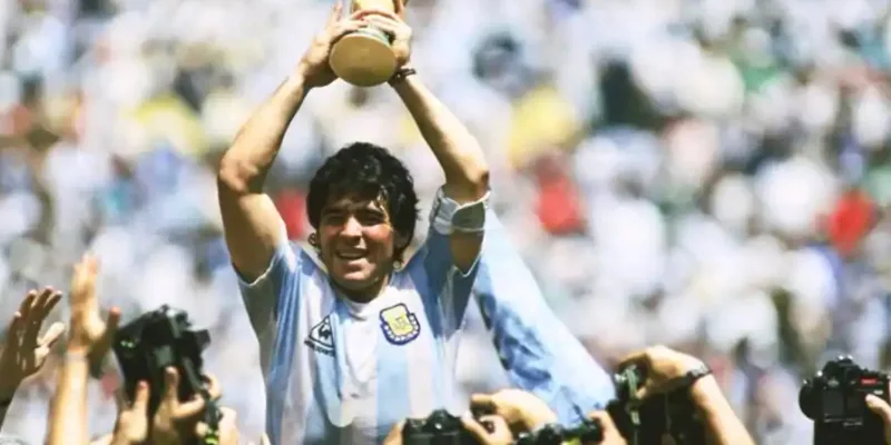 Tìm hiểu về huyền thoại bóng đá đương đại Diego Maradona